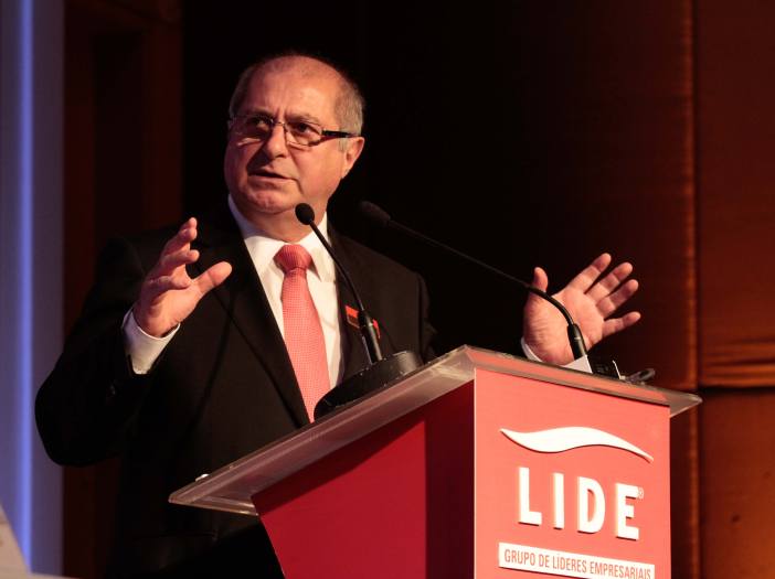 De 2010 para 2011, o País evolui de 27% para 38% dos domicílios conectados à internet; meta é chegar a 70% em 2015, diz ministro Paulo Bernardo (Daia Oliver/R7) Governo quer 60% do Brasil conectado à internet