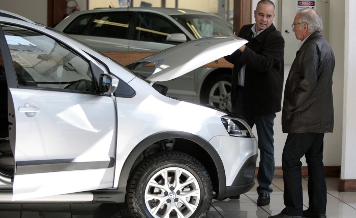 Venda recorde de carros faz concession&aacute;rias reverem proje&ccedil;&otilde;es ...