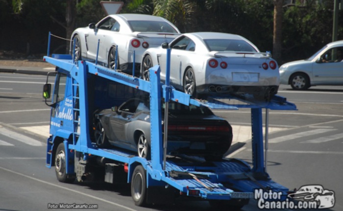 Na parte de baixo está o Dodge Challenger, que nesta edição estará sob o comando do ator Dwayne Johnson

Confira também:
Veja os carros baratos que chegam ...