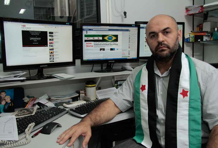 Amer Masarani, porta-voz do grupo, faz grande parte da articulação pelo Facebook (Daia Oliver/R7) amer masarani, síria, coordenação, 700