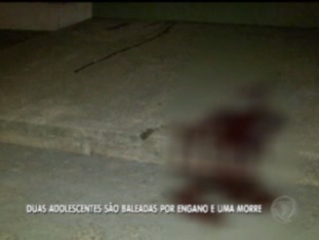 Jovem de 16 anos gr&aacute;vida leva quatro tiros na porta de casa e ...