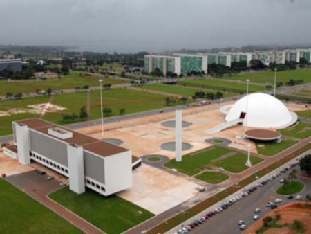 O Complexo Cultural da República recebeu três edificações de Oscar Niemeyer. A Biblioteca Nacional, o Museu Nacional e um pequeno restaurante