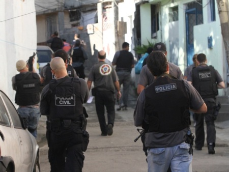 Opera&ccedil;&atilde;o Pacifica&ccedil;&atilde;o Manguinhos come&ccedil;a em favelas do Rio com ...