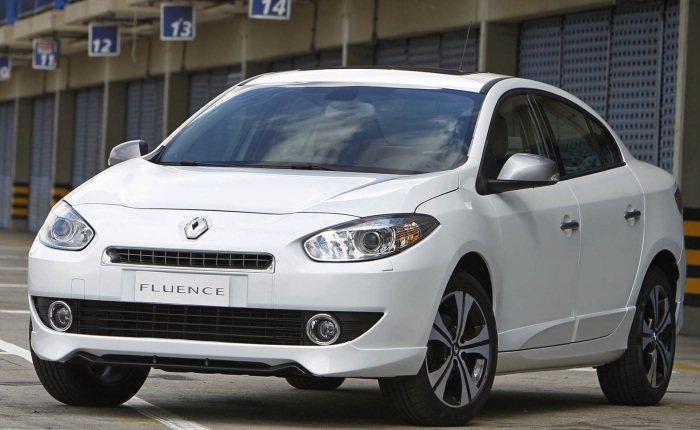 Modelo se diferencia pelos apliques nos para-choques e pelo interior com novo painel (Divulgação) Fluence GT