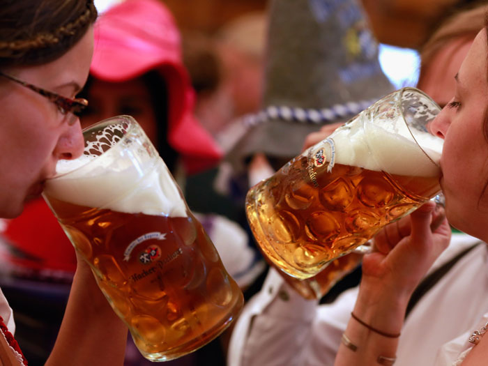 1&ordf; Oktoberfest em S&atilde;o Paulo oferece bebidas nacionais e ...