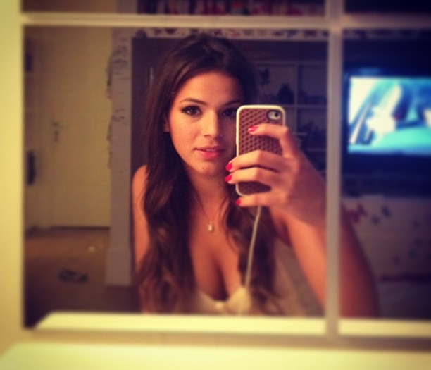 Espie os belos decotes das celebridades teens - Foto -1 - Jovem - R7