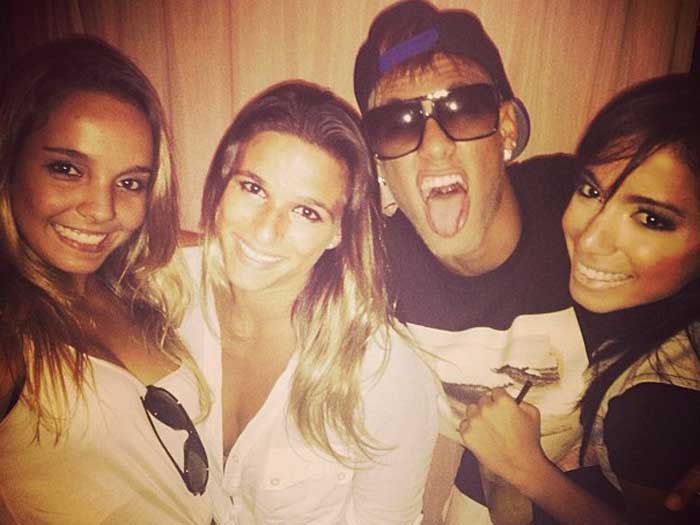 De f&eacute;rias, Neymar curte show em Florian&oacute;polis - Famosos e TV - R7