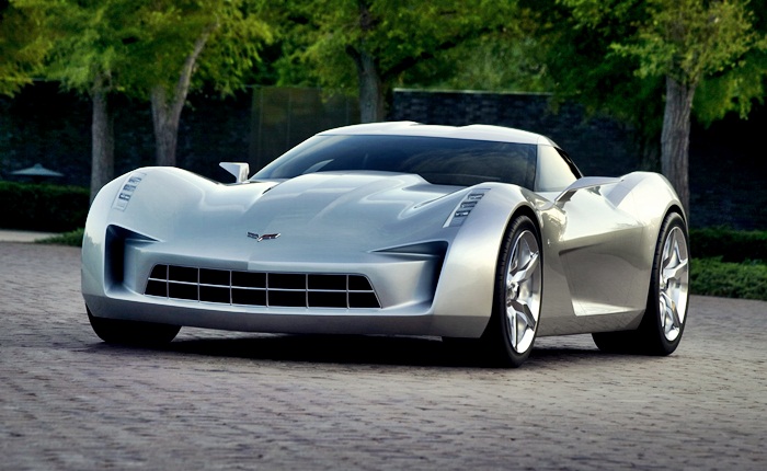 Se a ousadia do novo Chevrolet Corvette lembra os carros mais futuristas, sua origem já tem quatro anos. O esportivo foi inspirado no conceito Stingray, re...