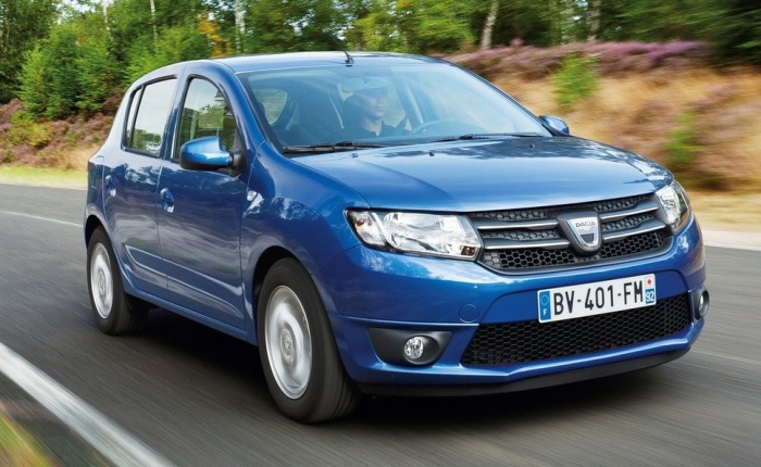 Divulgação Apresentados no Salão do Automóvel de Paris em 2012, os modelos da Dacia (divisão romena da Renault) Sandero e Logan chegarão em 2013 ao mercado brasileiro...