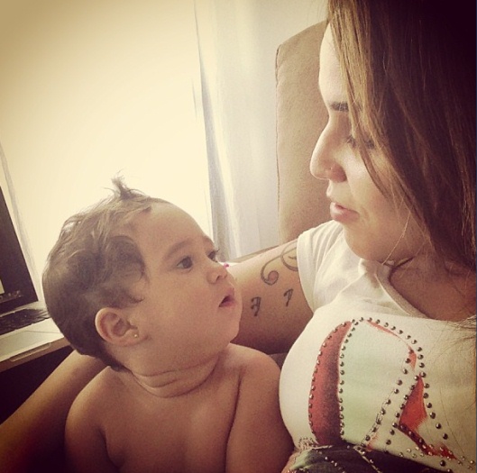 Gr&aacute;vida do segundo filho, Perlla adora dividir os momentos em ...