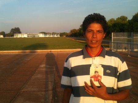 Em casa, Edmeire voltou a trabalhar em sua banca de sucos na zona sul de Campinas (Chico Monteiro / R7) edmeire