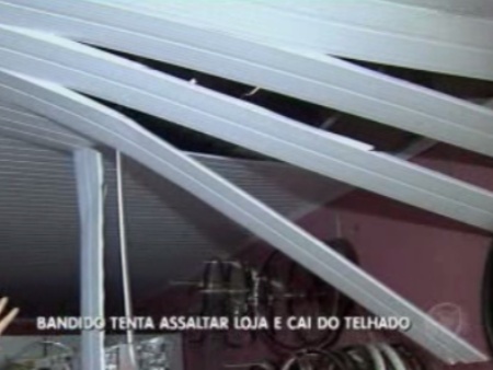 Jovem tentou entrar pelo telhado do comércio, mas ficou preso