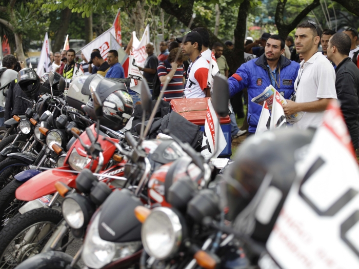 Motoboys de SP realizam manifesta&ccedil;&atilde;o contra fiscaliza&ccedil;&atilde;o de nova ...