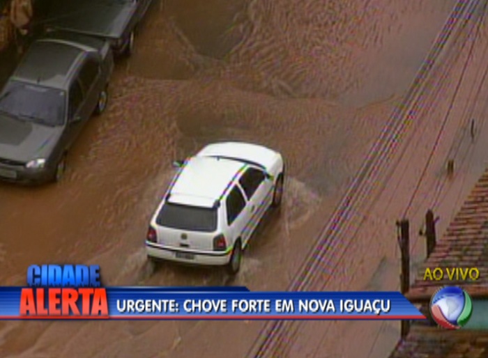 Chuva forte inunda ruas na Baixada Fluminense - Rio de Janeiro - R7