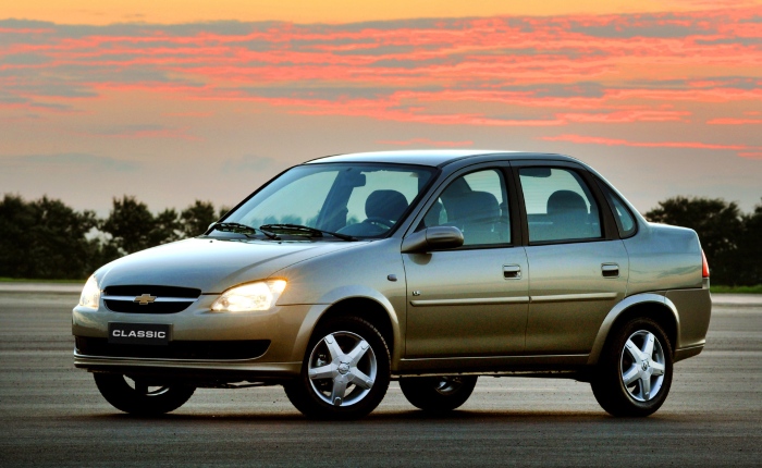 Divulgação A legislação que obriga todos os carros a terem ABS e airbag de fábrica a partir de 2014 já começou a fazer efeito no mercado — a lei exige um aumento grad...