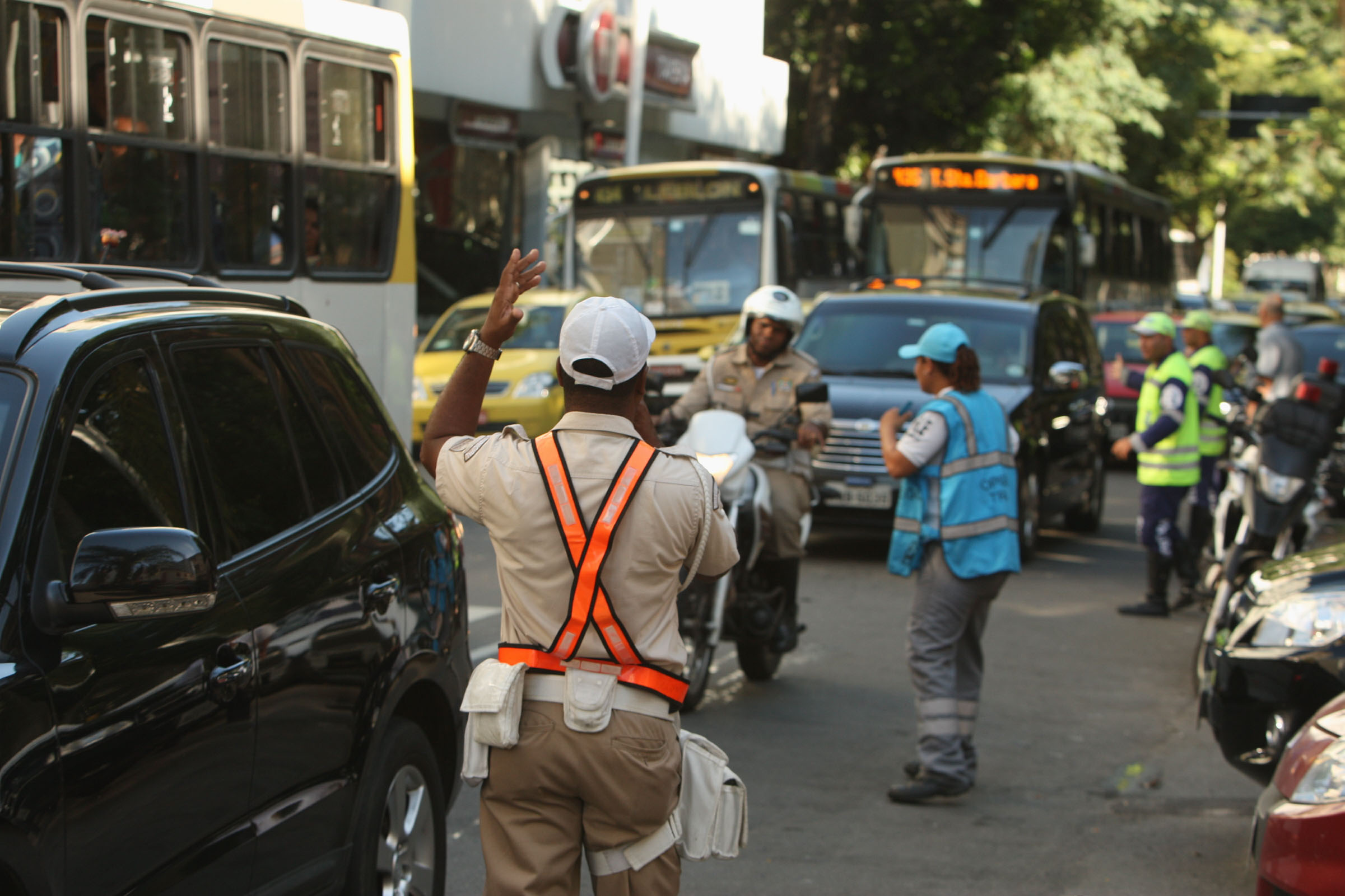 Volta &agrave;s aulas complica o tr&acirc;nsito em ruas de Botafogo - Rio de ...