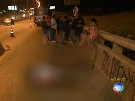 Ciclista morre ap&oacute;s ser atropelado na Estrutural - Distrito Federal - R7