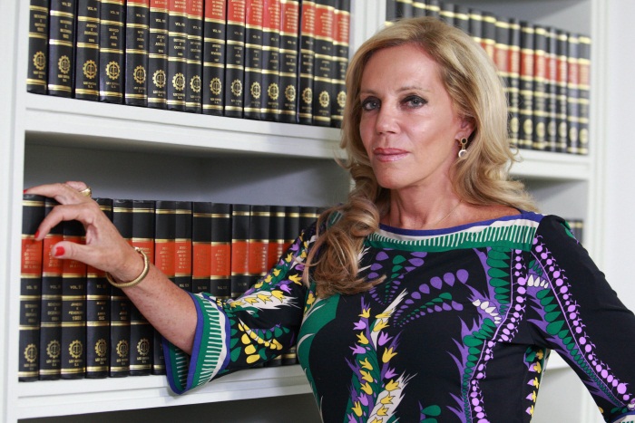 Conhe&ccedil;a Regina Manssur, a &uacute;nica rica de ber&ccedil;o do Mulheres Ricas ...