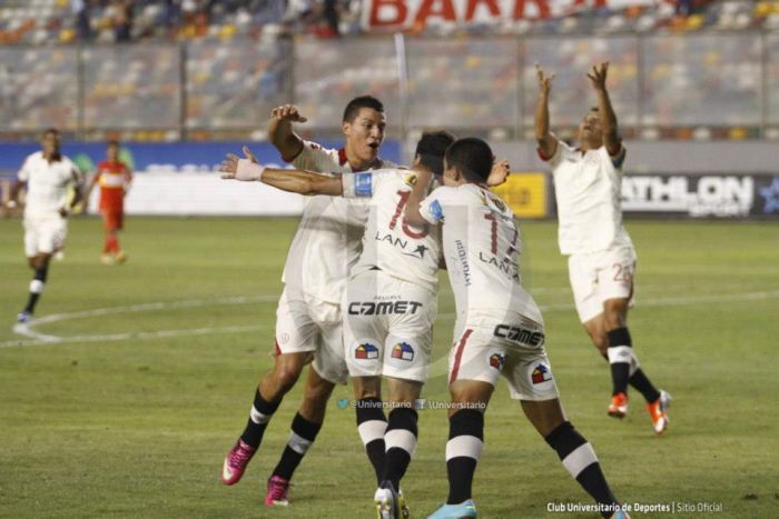 Universitario de Deportes 700