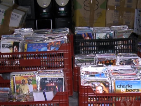 Dono de f&aacute;brica de produtos piratas oferece R$ 30 mil a PMs para ...