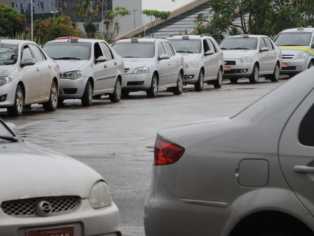 Taxistas querem reajuste de 24% no valor da corrida no DF - Distrito ...