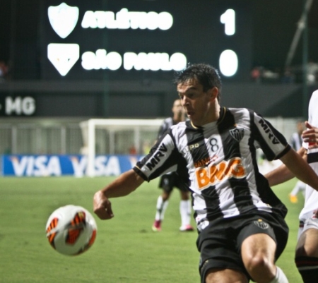 Ladr&otilde;es fazem arrast&atilde;o em pr&eacute;dio de jogador do Atl&eacute;tico - Minas ...