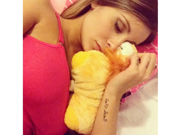 Com fortes dores de cabe&ccedil;a, Andressa Urach est&aacute; com suspeita de ...
