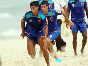 Flamengo e Ronaldinho treinam na Barra da Tijuca; veja fotos