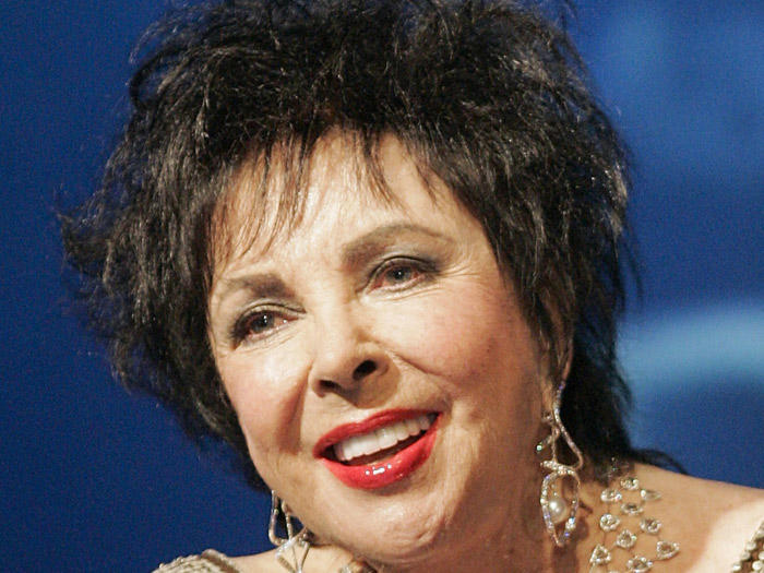 Elizabeth Taylor é lembrada por amigos de Hollywood em cerimônia Elizabeth-taylor-2-700