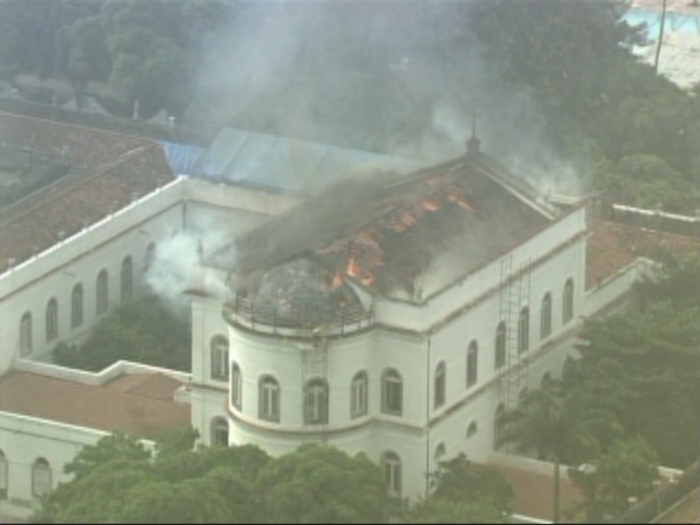 Incêndio na UFRJ - 20110328