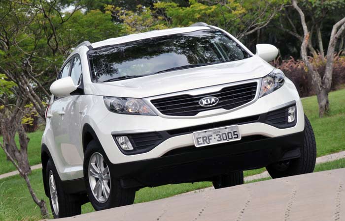 Mais baixo, mais longo e mais largo que o modelo anterior, o SUV da Kia é radicalmente diferente no design (Divulgação) kia-sportage-1-g-20110407