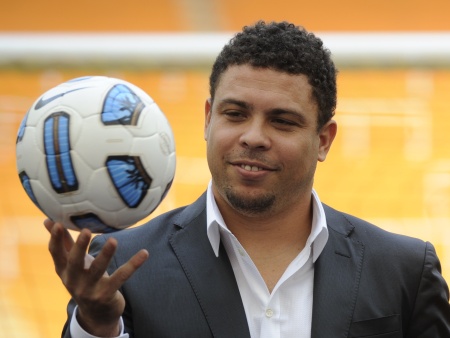 Tim&atilde;o dar&aacute; nome de Ronaldo a novo CT da base - Futebol - R7