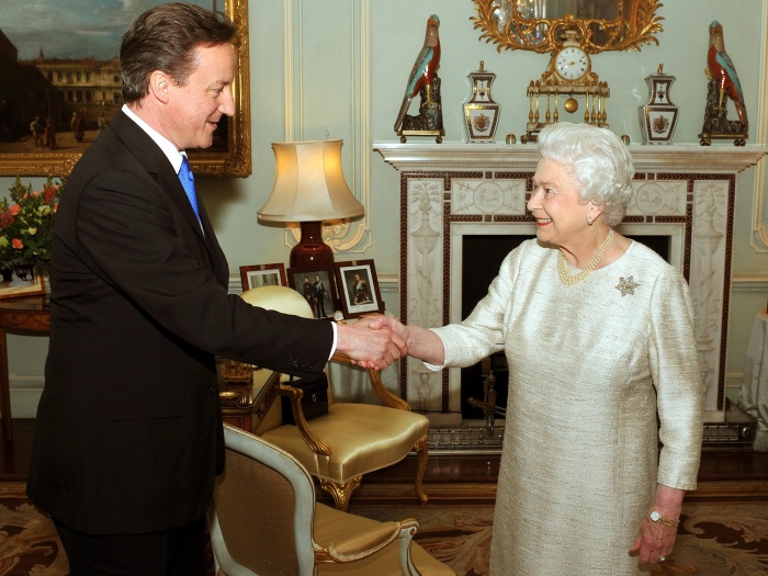 Ainda popular, fam&iacute;lia real brit&acirc;nica n&atilde;o tem poderes pol&iacute;ticos ...