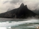 Frente fria fecha<br> o tempo no Rio