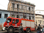 Bombeiros retiram mais um corpo após o desabamento