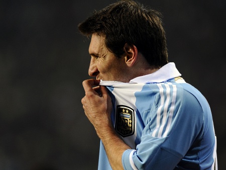 Messi tem sido o grande alvo das críticas, devido ao futebol fraco apresentado na Copa América (Daniel Garcia/AFP) messi 450 afp