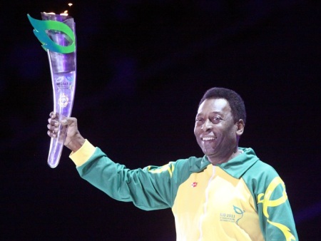 Rei do Futebol, Pelé foi o escolhido para acender a Pira da 5ª edição dos Jogos Mundiais Militares (Livia Villas Boas/16.07.2011/Gazeta Press) Pele Jogos Olimpicos Militares