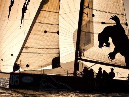 Mesmo com o cancelamento da última regata, neste domingo (14), o barco argentino Negra leva a melhor na competição (Divulgação/ Matias Cappizano) Negra, 450
