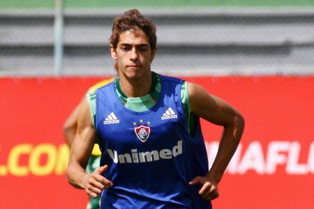 Lanzini ficará no banco diante do Duque de Caxias