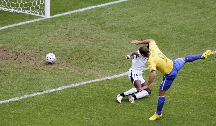 Brasil faz amistoso contra Gana, relembre o confronto da Copa de 2006 / X