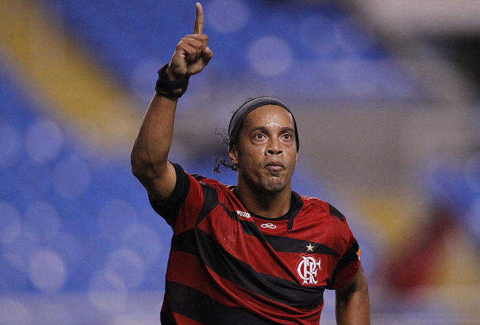 As belas atuações no Flamengo levaram Ronaldinho Gaúcho de volta à seleção brasileira. Trata-se da segunda chance que o craque tem com Mano Menezes, que co...