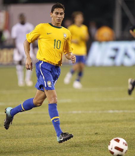 Paulo Henrique Ganso anda com atuações apagadas no Santos, mas tem a confiança de Mano Menezes. Por isso, é um dos 24 chamados para o duelo contra os afric...