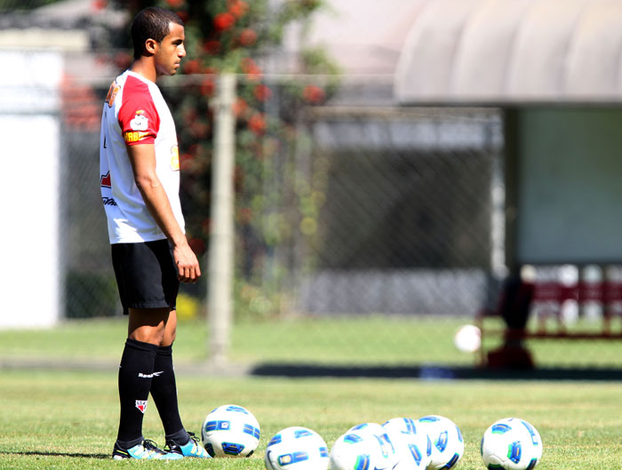 Santos e Flamengo não serão os únicos times a perderem jogadores na 20ª e 21ª rodada do Campeonato Brasileiro. O São Paulo também não contará com seu princ...