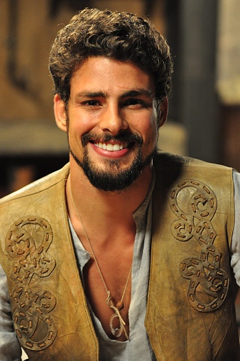 No ar como Jesuíno em Cordel Encantado, Cauã Reymond chama a atenção pela grande beleza