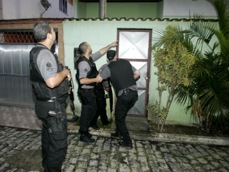 Escrit&oacute;rio de mil&iacute;cia funcionava dentro de pres&iacute;dio da PM do Rio, diz ...