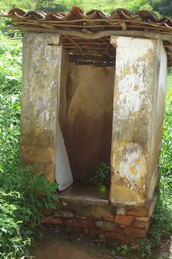 O caso mais grave foi o de uma escola da zona rural da cidade de Gado Bravo funcionando, inadequadamente, em uma garagem. Aos finais de semana, o estabelec...