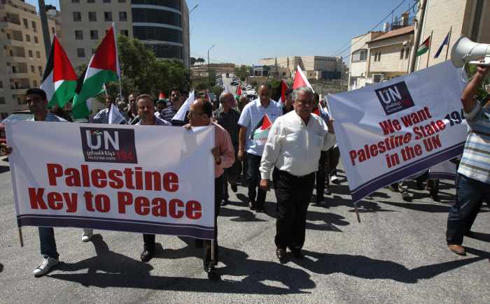 Palestinos protestando Palestinos protestando