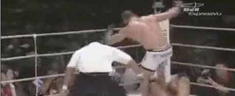 Wanderlei Silva perde a linha e nocauteia rival com pisões na cabeça