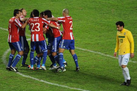 Fred, que perdeu o último pênalti contra o Paraguai, deve ser titular da seleção brasileira no amistoso contra a Argentina, em Belém (PA) (Sergio Goya/AFP) Fred Pênalti 450 seleção