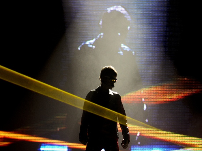 Justin Bieber dança muito durante o show, com duração de uma hora e meia